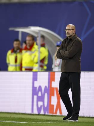 LEIPZIG - PSV Eindhoven coach Peter Bosz during the UEFA Champions League match between RB Leipzig and PSV Eindhoven at the RB Arena on October 13, 2026 in Leipzig, Germany. MAURICE VAN STEEN ANP xVIxANPxSportx xxANPxIVx 572350405 originalFilename: 572350405