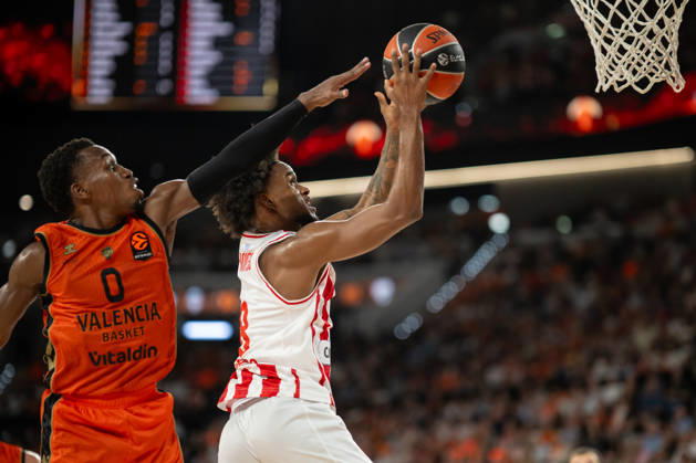 EuroLeague Round 5 match between Valencia Basket and Olympiacos Piraeu TJ Shorts of Valencia Basket (L) and Jean Montero of Olympiacos Piraeus (R) in action during the EuroLeague Round 5 match between Valencia Basket and Olympiacos Piraeu at Roig Arena, (Valencia ) on October 13, 2026. Copyright: xVicentexVidalxFernandezx