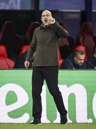 LEIPZIG - PSV Eindhoven coach Peter Bosz during the UEFA Champions League match between RB Leipzig and PSV Eindhoven at the RB Arena on October 13, 2026 in Leipzig, Germany. MAURICE VAN STEEN ANP xVIxANPxSportx xxANPxIVx 572360610 originalFilename: 572360610