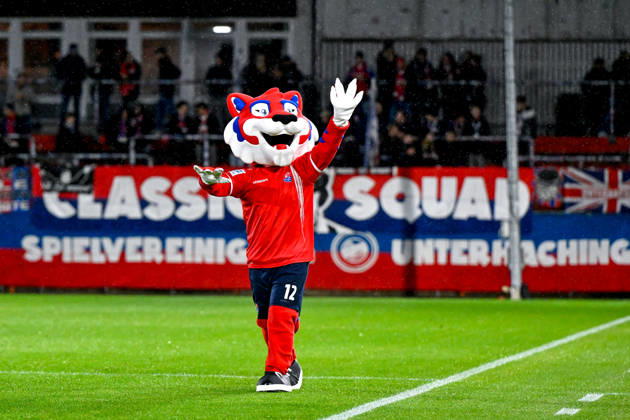Mascot FONSI gets the fans fired up before the game, October 13, 2026, Unterhaching, Germany, Soccer, Bavarian Regional League, SpVgg Unterhaching vs. TSV 1882 Landsberg xslx