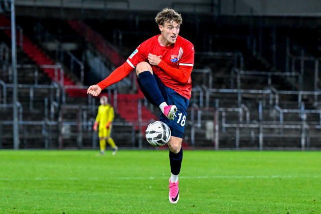Dominik Lindermeir, Unterhaching, 18, on the ball, October 13, 2026, Unterhaching, Germany, soccer, Bavarian Regional League, SpVgg Unterhaching vs. TSV 1882 Landsberg xslx