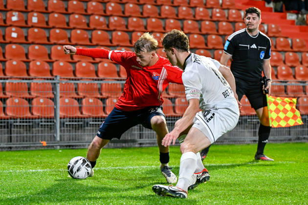 From left: Andy Breuer (Unterhaching), 26; Lukas Bettrich (Landsberg), 6; in a one-on-one battle, duel, tackle, dynamic, action, 13, 10, 2026, Unterhaching, Germany, soccer, Bavarian Regional League, SpVgg Unterhaching vs. TSV 1882 Landsberg xslx