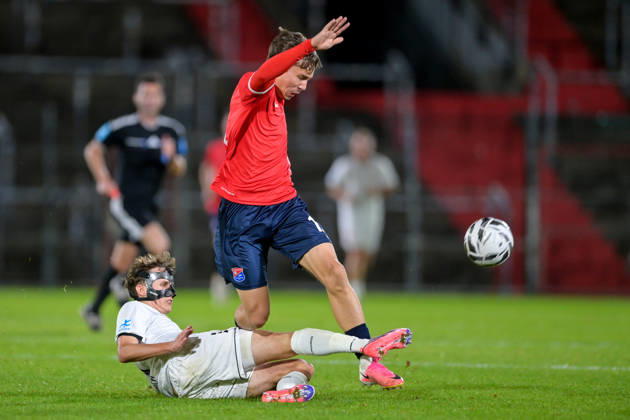 from left: Kilian Pittrich (Landsberg), 21; Jakob Schmid (Unterhaching), 15; in a one-on-one, duel, tackle, dynamic, action, 13, 10, 2026, Unterhaching, Germany, soccer, Bavarian Regional League, SpVgg Unterhaching vs. TSV 1882 Landsberg xslx