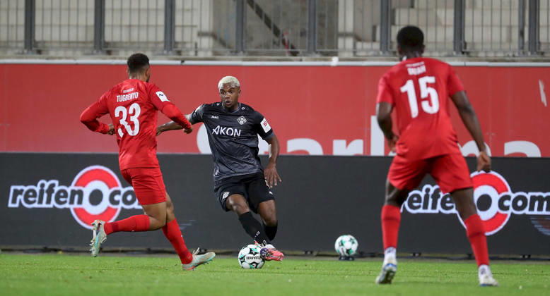 October 13, 2026, xfsx, Men s, Soccer, 2026–2027 Season, 3rd Division, Matchday 9: TSV Havelse vs. FC Würzburger Kickers; from left: Jesse Tugbenyo (TSV Havelse), Nathan de Medina (FC Würzburger Kickers), Dennis Duah (TSV Havelse); Eilenriedestadion, Hanover, Lower Saxony, Germany