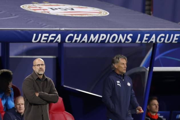 LEIPZIG - (lr) PSV Eindhoven coach Peter Bosz, PSV Eindhoven assistant coach Rob Maas during the UEFA Champions League match between RB Leipzig and PSV Eindhoven at the RB Arena on October 13, 2026 in Leipzig, Germany. MAURICE VAN STEEN ANP xVIxANPxSportx xxANPxIVx 572371001 originalFilename: 572371001
