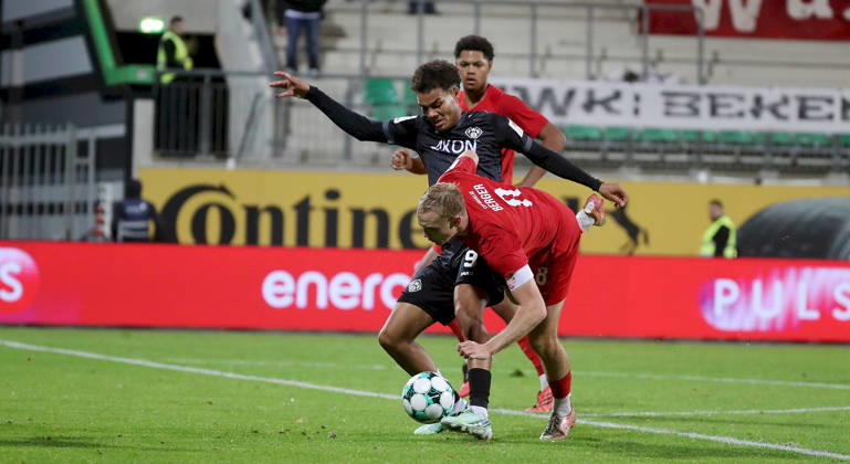 October 13, 2026, xfsx, Men s, Soccer, 2026–2027 Season, 3rd Division, Matchday 9: TSV Havelse vs. FC Würzburger Kickers; from left: Yannick Mausehund (TSV Havelse), Jermain Nischalke (FC Würzburger Kickers), Johann Berger (TSV Havelse); Hannover, Eilenriedestadion, Lower Saxony, Germany