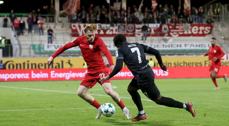 October 13, 2026, xfsx, Men s, Soccer, 2026–2027 Season, 3rd Division, Matchday 9: TSV Havelse vs. FC Würzburger Kickers; from left: Leon Sommer, Deiss (TSV Havelse), Eliot Muteba (FC Würzburger Kickers); Eilenriedestadion, Hanover, Lower Saxony, Germany