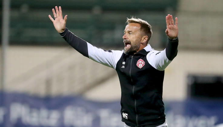 October 13, 2026, xfsx, Men s, Soccer, 2026–2027 Season, 3rd Division, Matchday 9: TSV Havelse vs. FC Würzburger Kickers; from left: Coach Michael Schiele of FC Würzburger Kickers gives instructions and gestures with his arms; still image taken at Eilenriedestadion in Hanover, Lower Saxony, Germany