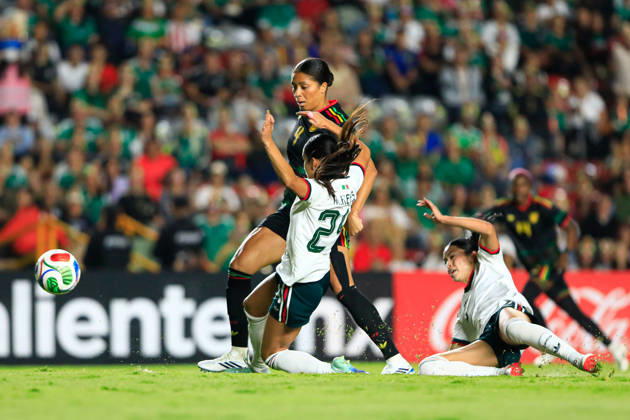 MEXICAN WOMEN S NATIONAL TEAM MEXICO VS. JAMAICA, INTERNATIONAL FRIENDLY, OCTOBER 13, 2026, QUERÉTARO, MEXICO Action photo of Chantelle Swaby (L) of Jamaica and Maricarmen Reyes of Mexico (24) during an international friendly match against Jamaica at Estadio Corregidora in Querétaro, Mexico. PHOTO BY IMAGENSHOP AGENCIA FOTOGRAFICA QUERÉTARO, QUERÉTARO, MEXICO Copyright: xLUISxGONZALEZx