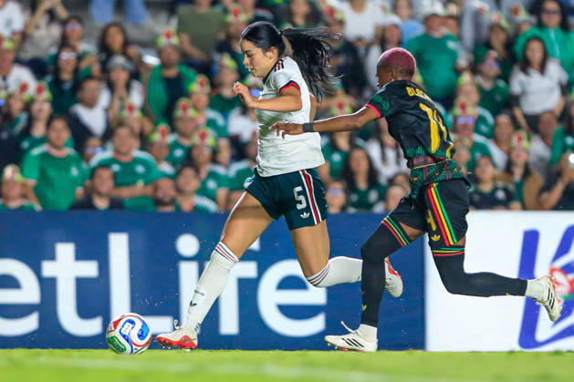 MEXICAN WOMEN S NATIONAL TEAM MEXICO VS. JAMAICA, INTERNATIONAL FRIENDLY, 10 13 2026 QUERÉTARO, MEXICO Action photo of Sarlett Camberos (L) of Mexico during an international friendly match at the Estadio Corregidora in Querétaro, Mexico. PHOTO BY IMAGENSHOP AGENCIA FOTOGRAFICA QUERÉTARO, QUERÉTARO, MEXICO Copyright: xLUISxGONZALEZx