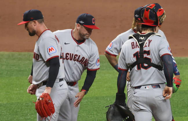 Cleveland Guardians pitcher Shawn Armstrong (L) is taken out of the game against the Tampa Bay Rays in the seventh inning in game two of the MLB, Baseball Herren, USA American League Championship Series playoffs at Tropicana Field in St Petersburg, Florida, on Tuesday, October 13, 2026.  TPB20261013731 GARYxBOGDON