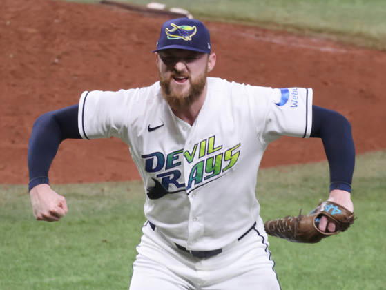 Tampa Bay Rays closing pitcher Bryan Baker (47) celebrates after the Rays defeated the Cleveland Guardians 3-1 in game two of the MLB, Baseball Herren, USA American League Championship Series playoffs at Tropicana Field in St Petersburg, Florida, on Tuesday, October 13, 2026. The best-of-five series is tied 1-1.  TPB20261013733 GARYxBOGDON