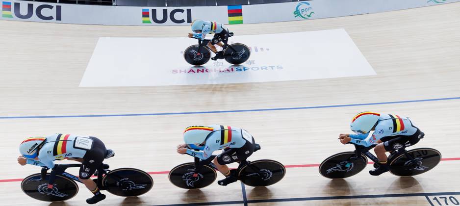 L-R, Belgian Helene Hesters; Belgian Katrijn De Clercq; Belgian Luca Vierstraete (up) and Belgian Shari Bossuyt pictured in action during the Women™s Scratch event at the UCI Track cycling, Rad, Radsport, Bahnrad, Bahn World Championships in Shanghai, China on Wednesday 14 October 2026. The worlds are taking place from 14 to 18 October 2026. BENOITxDOPPAGNE  x189755350x