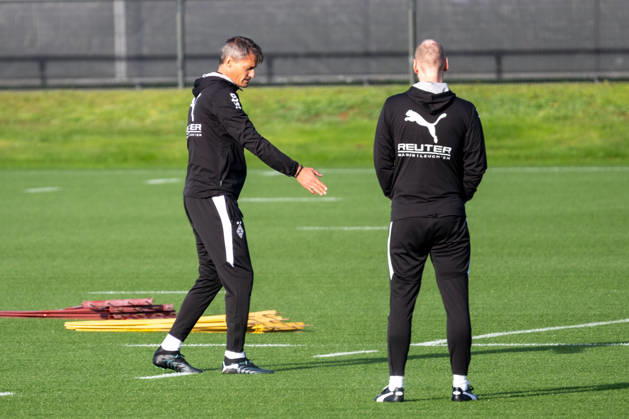 Alexander Blessin of Borussia Mönchengladbach, head coach, in conversation with Niklas Lanwehr of Borussia Mönchengladbach, assistant coach; public training session for Borussia Mönchengladbach, soccer, Bundesliga, 2026–2027 season, October 14, 2026, public training session for Borussia Mönchengladbach, soccer, Bundesliga, 2026–2027 season, October 14, 2026, Mönchengladbach Copyright: xEibner-Pressefoto ThomasxHaeslerx EP_THR