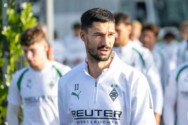 Tim Kleindienst, Borussia Mönchengladbach, No. 11 on his way to the training field. Borussia Mönchengladbach open training session, soccer, Bundesliga, 2026–2027 season, October 14, 2026, Borussia Mönchengladbach public training session, soccer, Bundesliga, 2026–2027 season, October 14, 2026, Mönchengladbach Copyright: xEibner-Pressefoto ThomasxHaeslerx EP_THR