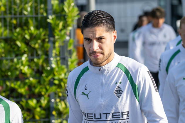 Kevin Diks, Borussia Mönchengladbach, No. 4 on his way to the field. Borussia Mönchengladbach Open Practice, Soccer, Bundesliga, 2026–2027 Season, October 14, 2026, Borussia Mönchengladbach public training session, soccer, Bundesliga, 2026–2027 season, October 14, 2026, Mönchengladbach Copyright: xEibner-Pressefoto ThomasxHaeslerx EP_THR