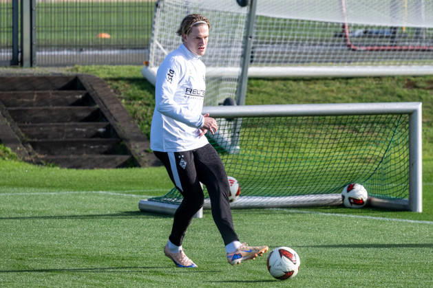 David Herold, Borussia Mönchengladbach, age 20, during passing drills. Borussia Mönchengladbach public training session, soccer, Bundesliga, 2026–2027 season, October 14, 2026, public training session for Borussia Mönchengladbach, soccer, Bundesliga, 2026–2027 season, October 14, 2026, Mönchengladbach Copyright: xEibner-Pressefoto ThomasxHaeslerx EP_THR