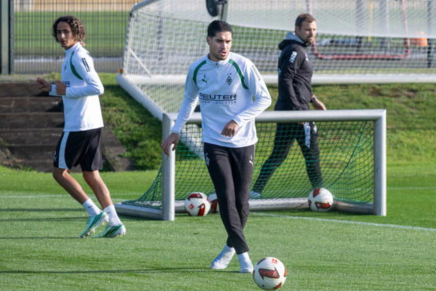 Kevin Diks, Borussia Mönchengladbach, No. 04 during passing drills. Borussia Mönchengladbach public training session, soccer, Bundesliga, 2026–2027 season, October 14, 2026, public training session for Borussia Mönchengladbach, soccer, Bundesliga, 2026–2027 season, October 14, 2026, Mönchengladbach Copyright: xEibner-Pressefoto ThomasxHaeslerx EP_THR