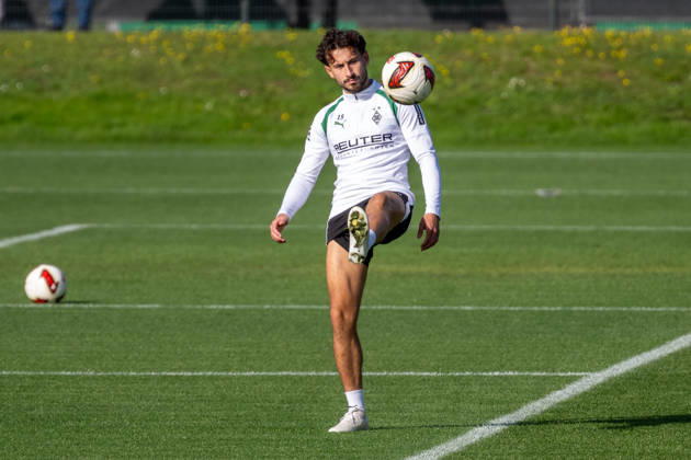 Nicolas Gerrit Kuehn of Borussia Mönchengladbach, 19, clears the ball. Borussia Mönchengladbach Open Practice, Soccer, Bundesliga, 2026–2027 Season, October 14, 2026, Borussia Mönchengladbach open practice, soccer, Bundesliga, 2026–2027 season, October 14, 2026, Mönchengladbach Copyright: xEibner-Pressefoto ThomasxHaeslerx EP_THR