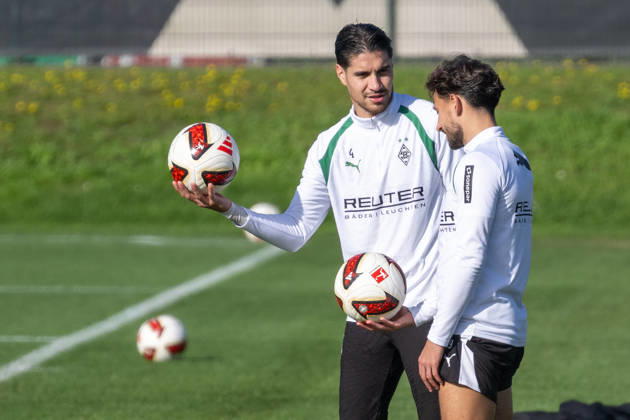 Kevin Diks of Borussia Mönchengladbach, 4, and Nicolas Gerrit Kuehn of Borussia Mönchengladbach, 19, in conversation. Borussia Mönchengladbach public training session, soccer, Bundesliga, 2026–2027 season, October 14, 2026, Borussia Mönchengladbach public training session, soccer, Bundesliga, 2026–2027 season, October 14, 2026, Mönchengladbach Copyright: xEibner-Pressefoto ThomasxHaeslerx EP_THR