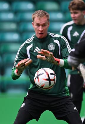 Viljami Sinisalo of Celtic training this morning. Celtic FC Team Training, Football, Celtic Park, Parkhead, Glasgow, Scotland, UK - 14 Oct 2026Glasgow Celtic Park Scotland United Kingdom  Copyright: xMarkxRunnacles Shutterstockx 17214007b