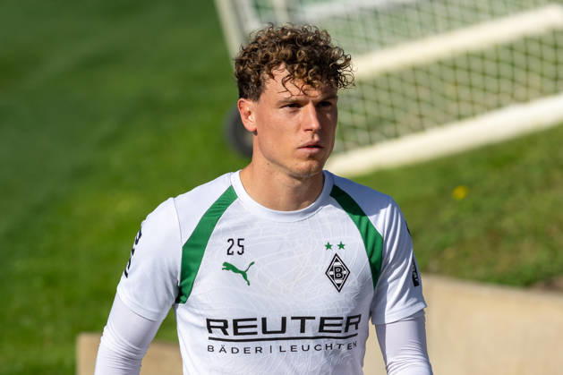 Robin Hack, Borussia Mönchengladbach, 25, on his way to the locker room. Open practice, Borussia Mönchengladbach, soccer, Bundesliga, 2026–2027 season, October 14, 2026, Borussia Mönchengladbach public training session, soccer, Bundesliga, 2026–2027 season, October 14, 2026, Mönchengladbach Copyright: xEibner-Pressefoto ThomasxHaeslerx EP_THR