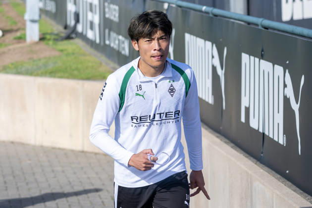 Shuto Machino, Borussia Mönchengladbach, 18, on his way to the locker room. Borussia Mönchengladbach open practice, soccer, Bundesliga, 2026–2027 season, October 14, 2026, Borussia Mönchengladbach open practice, soccer, Bundesliga, 2026–2027 season, October 14, 2026, Mönchengladbach Copyright: xEibner-Pressefoto ThomasxHaeslerx EP_THR