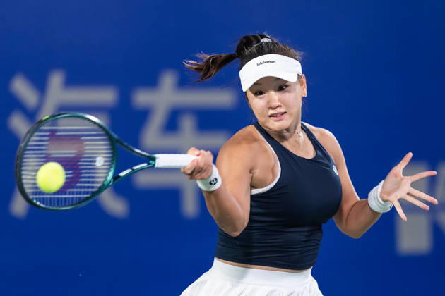 2026 WTA, Tennis Damen Wuhan Open: Hanyu Guo Vs Katie Volynets in wuhan, China - 14 Oct 2026 Hanyu Guo of China plays against Katie Volynets of USA ( not in view) during the Wuhan Open final match at the Optics Valley International Tennis Center. Hanyu Guo defeated Katie Volynets with a score of 6-4, 4-6, 7-6. wuhan China Copyright: xRenxYongx xSOPAxImagesx DSC01489