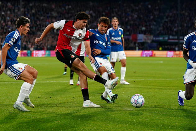 UEFA Champions League: Feyenoord Rotterdam v Como 1907 Rotterdam - Nacho Ferri of Feyenoord Rotterdam duels for the ball with Luis Milla of Como 1907 during the League Phase MD2 competition round of the 2026 2027 UEFA Champions League season. The match is set between Feyenoord Rotterdam and Como 1907 at Stadion Feijenoord on 14 October 2026 in Rotterdam, Netherlands. (Hero Images Danny de Groot) Copyright: xDannyxdexGrootx
