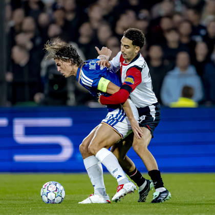 ROTTERDAM: Como midfielder Nicolás Paz and Feyenoord midfielder Oussama Targhalline during the UEFA Champions League match between Feyenoord and Como at De Kuip on October 14, 2026, in Rotterdam, Netherlands. Photo by DeFodi Images