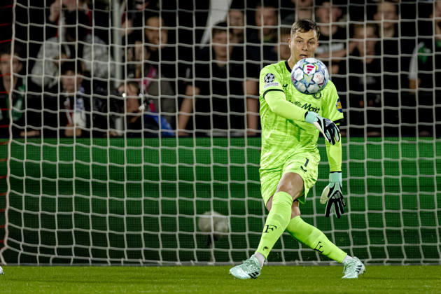 ROTTERDAM: Feyenoord goalkeeper Tjark Ernst during the UEFA Champions League match between Feyenoord and Como at De Kuip on October 14, 2026, in Rotterdam, Netherlands. Photo by DeFodi Images