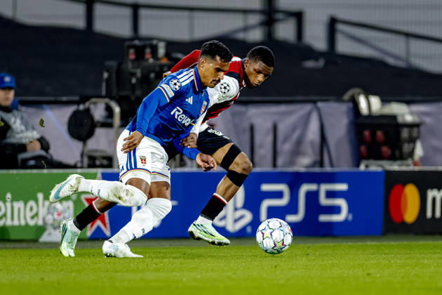 ROTTERDAM: Como defender Kaiki Bruno and Feyenoord defender Givairo Read during the UEFA Champions League match between Feyenoord and Como at De Kuip on October 14, 2026, in Rotterdam, the Netherlands. Photo by DeFodi Images