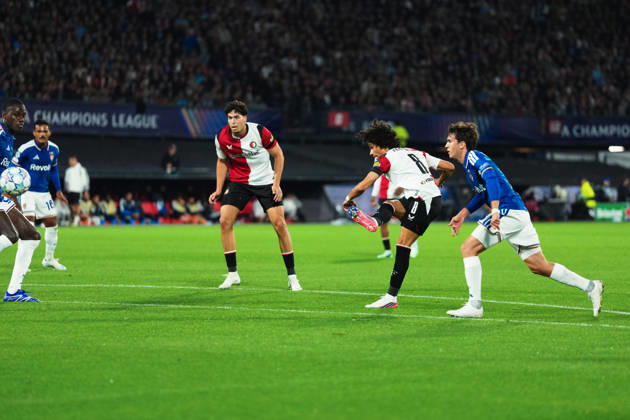 UEFA Champions League: Feyenoord Rotterdam v Como 1907 Rotterdam - Nacho Ferri of Feyenoord, Gjivai Zechiel of Feyenoord, Maximo Perrone of Como during the MD 2 League Phase competition round of the 2026 2027 UEFA Champions League season. The match is set between Feyenoord Rotterdam and Como 1907 at Stadion Feijenoord on 14 October 2026 in Rotterdam, Netherlands. Copyright: xYannickxVerhoevenx