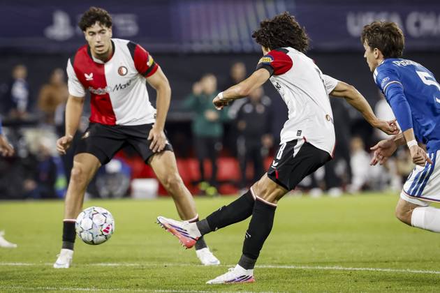 ROTTERDAM - (lr) Nacho Ferri of Feyenoord and Gjivai ZechiÃ«l of Feyenoord scoring the 1-1 during the UEFA Champions League match between Feyenoord and Como at Feyenoord stadium De Kuip, on 12 October 2026 in Rotterdam, the Netherlands. BAS CZERWINSKI ANP xVIxANPxSportx xxANPxIVx 572432655 originalFilename: 572432655.jpg