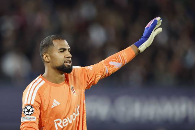 ROTTERDAM - Como1907 goalkeeper Robert Sanchez during the UEFA Champions League match between Feyenoord and Como 1907 at De Kuip Stadium on October 14, 2026 in Rotterdam, the Netherlands. BART STOUTJESDIJK ANP UEFA Champions League 2026 27 xVIxANPxSportx xBartxStoutjesdijkxIVx 572432670 originalFilename: 572432670.jpg