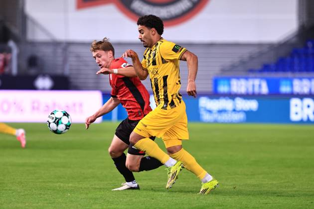 Fabian Greilinger (SV Wehen Wiesbaden, No. 18) in a tackle with Mehdi Loune (Alemannia Aachen, No. 10), SV Wehen Wiesbaden vs. Alemannia Aachen, soccer, 3. Liga, Matchday 9, 2026–2027 season, October 14, 2026 DFB regulations prohibit any use of photographs as image sequences and or quasi-video GER, SV Wehen Wiesbaden vs. Alemannia Aachen, soccer, 3rd Division, Matchday 9, 2026–2027 season, October 14, 2026, Wiesbaden Copyright: xEibner-Pressefoto RenexWeissx EP_RWS