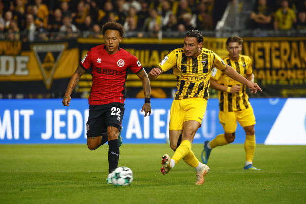 October 14, 2026, xavx, Soccer 3rd Division, SV Wehen Wiesbaden vs. Alemannia Aachen, Roberto Massimo (SV Wehen Wiesbaden), Petros Bagkalianis (Alemannia Aachen), Wiesbaden