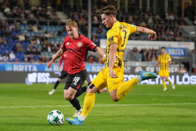 Germany Soccer 3rd Division 2026–2027, Matchday 9: SV Wehen Wiesbaden vs. TSV Alemannia Aachen at Brita Arena, Wiesbaden; Fabian Greilinger (SVWW), 18, in a tackle with Matti Wagner (TSV), 3 Copyright: xTobiasxWentzellx