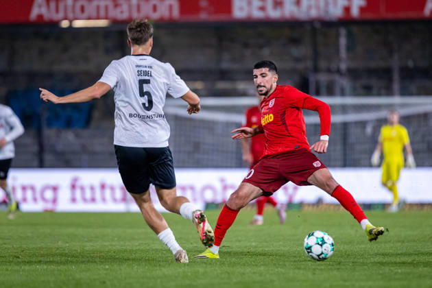 L R Nick Seidel (SC Verl), No. 05, in a tackle with Nassim Boujellab (SSV Jahn Regensburg), No. 10, GER, SC Verl vs. SSV Jahn Regensburg, Soccer, 3rd Division, Matchday 9, 2026–2027 Season, October 14, 2026 DFL regulations prohibit any use of photographers’ images as image sequences and or quasi-video GER, SC Verl vs. SSV Jahn Regensburg, Soccer, 3rd League, Matchday 9, 2026–2027 season, October 14, 2026, Verl Copyright: xEibner-Pressefoto JanxRollingerx EP_JSK