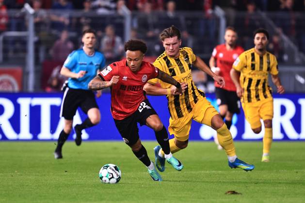 Matti Wagner (Alemannia Aachen), No. 3, in a tackle with Roberto Massimo (SV Wehen Wiesbaden), No. 22 (GER), SV Wehen Wiesbaden vs. Alemannia Aachen, Soccer, 3rd Division, Matchday 9, 2026–2027 season, October 14, 2026 DFB regulations prohibit any use of photographs as image sequences and or quasi-video GER, SV Wehen Wiesbaden vs. Alemannia Aachen, soccer, 3rd Division, Matchday 9, 2026–2027 season, October 14, 2026, Wiesbaden Copyright: xEibner-Pressefoto RenexWeissx EP_RWS