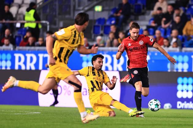 Mehdi Loune of Alemannia Aachen, No. 10, in a tackle with Lukas Schleimer of SV Wehen Wiesbaden, No. 07 (GER), SV Wehen Wiesbaden vs. Alemannia Aachen, soccer, 3. Liga, Matchday 9, 2026–2027 season, October 14, 2026 DFB regulations prohibit any use of photographs as image sequences and or quasi-video GER, SV Wehen Wiesbaden vs. Alemannia Aachen, soccer, 3rd Division, Matchday 9, 2026–2027 season, October 14, 2026, Wiesbaden Copyright: xEibner-Pressefoto RenexWeissx EP_RWS