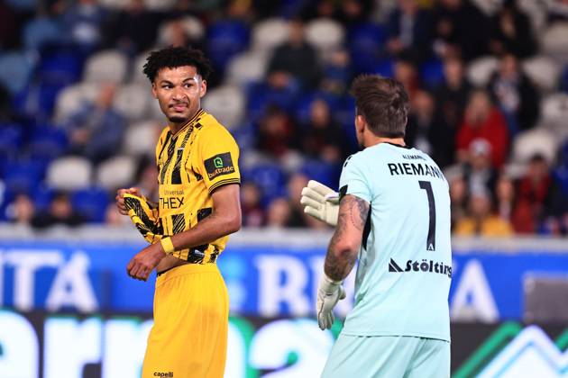 Joel da Silva Kiala Alemannia Aachen, 37, looks pensive GER, SV Wehen Wiesbaden vs. Alemannia Aachen, soccer, 3rd Division, Matchday 9, 2026–2027 season, October 14, 2026 DFB regulations prohibit any use of photographs as image sequences and or quasi-video GER, SV Wehen Wiesbaden vs. Alemannia Aachen, soccer, 3rd Division, Matchday 9, 2026–2027 season, October 14, 2026, Wiesbaden Copyright: xEibner-Pressefoto RenexWeissx EP_RWS