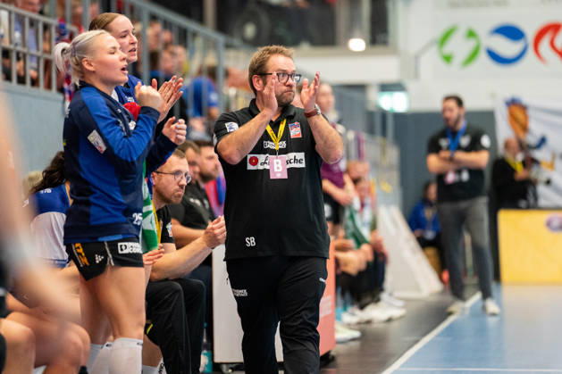 HSG Blomberg Lippe GER vs. HC Leipzig GER, Handball, Women s Handball Bundesliga 1, Matchday 6, 2026–2027 Season, Blomberg, October 14, 2026—Steffen Birkner, head coach of HSG Blomberg Lippe, is looking forward to the match at the Blomberg Synflex Arena on Ulmenallee in Germany