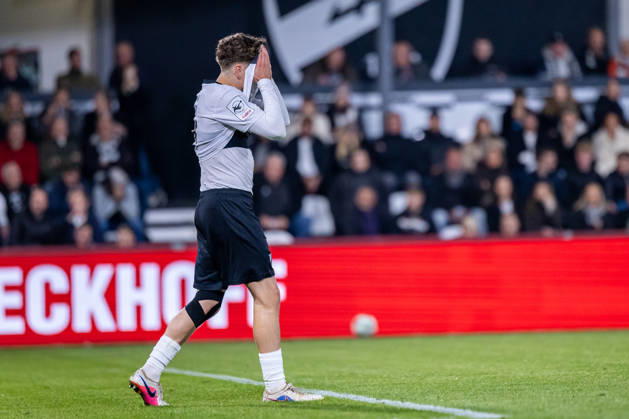 Janne Berner of SC Verl, 34, reacts with disappointment after Oscar Schoenfelder of SSV Jahn Regensburg scores to make it 0–2, 07 GER, SC Verl vs. SSV Jahn Regensburg, Soccer, 3rd Division, Matchday 9, 2026–2027 season, October 14, 2026 DFL regulations prohibit any use of photographs as image sequences and or quasi-video GER, SC Verl vs. SSV Jahn Regensburg, Soccer, 3rd League, Matchday 9, 2026–2027 season, October 14, 2026, Verl Copyright: xEibner-Pressefoto JanxRollingerx EP_JSK