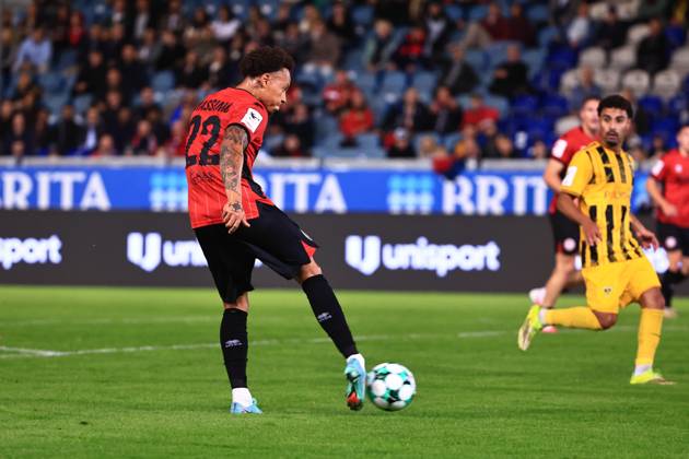 Shot on goal by Roberto Massimo of SV Wehen Wiesbaden, 22 GER, SV Wehen Wiesbaden vs. Alemannia Aachen, soccer, 3rd Division, Matchday 9, 2026–2027 season, October 14, 2026 DFB regulations prohibit any use of photographs as image sequences and or quasi-video GER, SV Wehen Wiesbaden vs. Alemannia Aachen, soccer, 3rd Division, Matchday 9, 2026–2027 season, October 14, 2026, Wiesbaden Copyright: xEibner-Pressefoto RenexWeissx EP_RWS