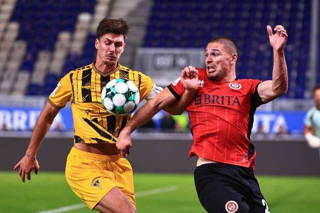 Danilo Wiebe of Alemannia Aachen, 28, in a tackle with Marcus Mueller of SV Wehen Wiesbaden, 21 (GER), SV Wehen Wiesbaden vs. Alemannia Aachen, soccer, 3rd Division, Matchday 9, 2026–2027 season, October 14, 2026 DFB regulations prohibit any use of photographs as image sequences and or quasi-video GER, SV Wehen Wiesbaden vs. Alemannia Aachen, soccer, 3rd Division, Matchday 9, 2026–2027 season, October 14, 2026, Wiesbaden Copyright: xEibner-Pressefoto RenexWeissx EP_RWS