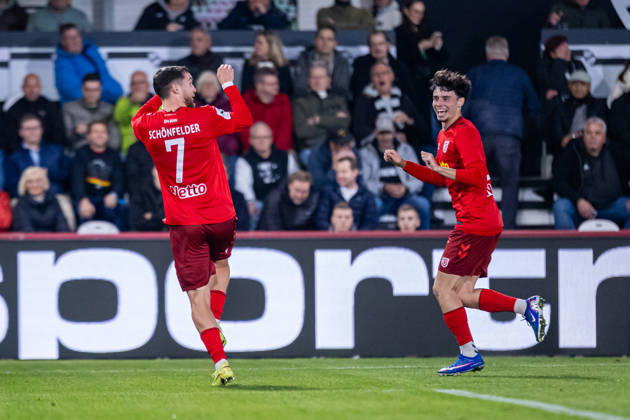 L R Oscar Schoenfelder, SSV Jahn Regensburg, 07 Goal scorers and Nicolas Oliveira of SSV Jahn Regensburg, 25, celebrate the goal that made it 0–2 GER, SC Verl vs. SSV Jahn Regensburg, Soccer, 3rd League, Matchday 9, 2026–2027 season, October 14, 2026 DFL regulations prohibit any use of photographs as image sequences and or quasi-video GER, SC Verl vs. SSV Jahn Regensburg, soccer, 3. Liga, Matchday 9, 2026–2027 season, October 14, 2026, Verl Copyright: xEibner-Pressefoto JanxRollingerx EP_JSK
