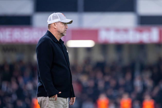 Sascha Hildmann, SSV Jahn Regensburg, Head Coach (GER), SC Verl vs. SSV Jahn Regensburg, Soccer, 3rd Division, Matchday 9, 2026–2027 Season, October 14, 2026 DFL regulations prohibit the use of photographs as image sequences and or quasi-video GER, SC Verl vs. SSV Jahn Regensburg, Soccer, 3rd Division, Matchday 9, 2026–2027 season, October 14, 2026, Verl Copyright: xEibner-Pressefoto JanxRollingerx EP_JSK
