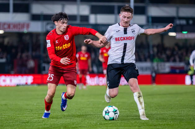 L R Nicolas Oliveira, SSV Jahn Regensburg, 25, in a tackle with Dennis Waidner, SC Verl, 08 GER, SC Verl vs. SSV Jahn Regensburg, Soccer, 3rd Division, Matchday 9, 2026–2027 season, October 14, 2026 DFL regulations prohibit any use of photographs as image sequences and or quasi-video GER, SC Verl vs. SSV Jahn Regensburg, Soccer, 3rd Division, Matchday 9, 2026–2027 season, October 14, 2026, Verl Copyright: xEibner-Pressefoto JanxRollingerx EP_JSK