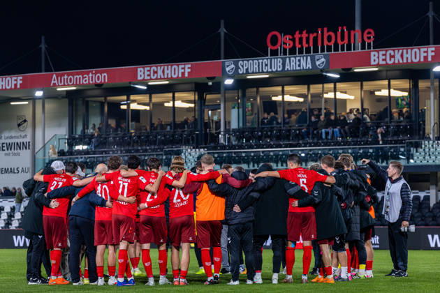 The SSV Jahn Regensburg players are standing together in a circle GER, SC Verl vs. SSV Jahn Regensburg, Soccer, 3rd Division, Matchday 9, 2026–2027 season, October 14, 2026 DFL regulations prohibit any use of photographs as image sequences and or quasi-video GER, SC Verl vs. SSV Jahn Regensburg, soccer, 3rd Division, Matchday 9, 2026–2027 season, October 14, 2026, Verl Copyright: xEibner-Pressefoto JanxRollingerx EP_JSK